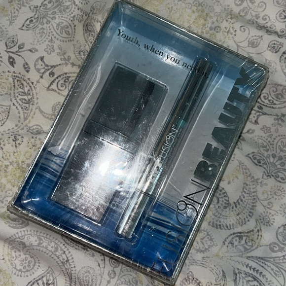 Unopened discontinued 2 pc. Boxed set sealed Fusion Beauty. - Picture 2 of 8
